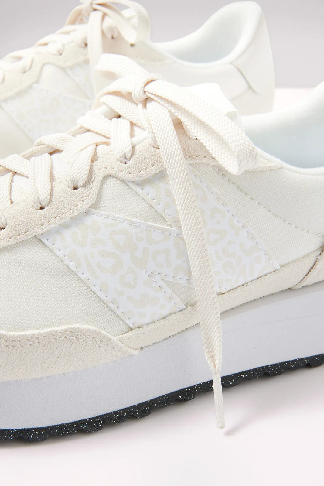 237 Sneaker