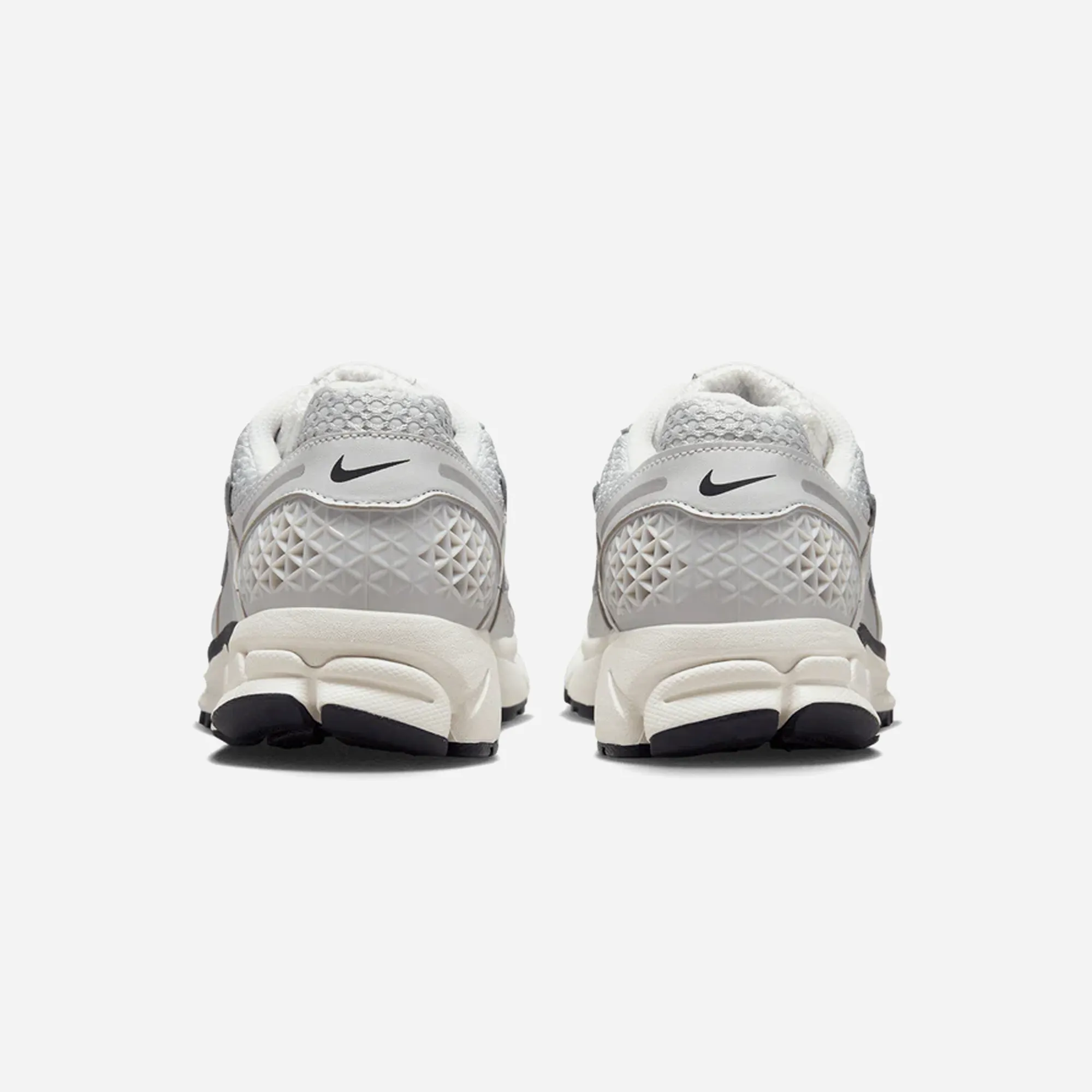 NIKE  Air Zoom Vomero 5 'Photon Dust Metallic Silver' WMNS